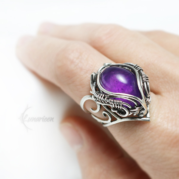 QTRALITH (ring) Silver and Amethyst