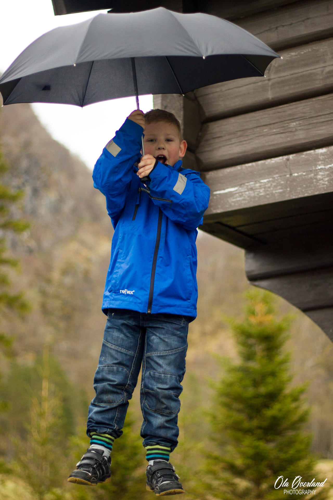 Erlend on trampoline