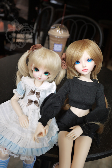 Girls' coffee break