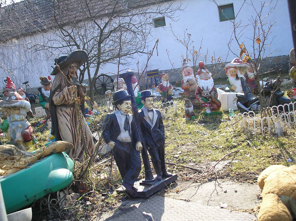 garden gnomes by thekingfishersboxing on DeviantArt