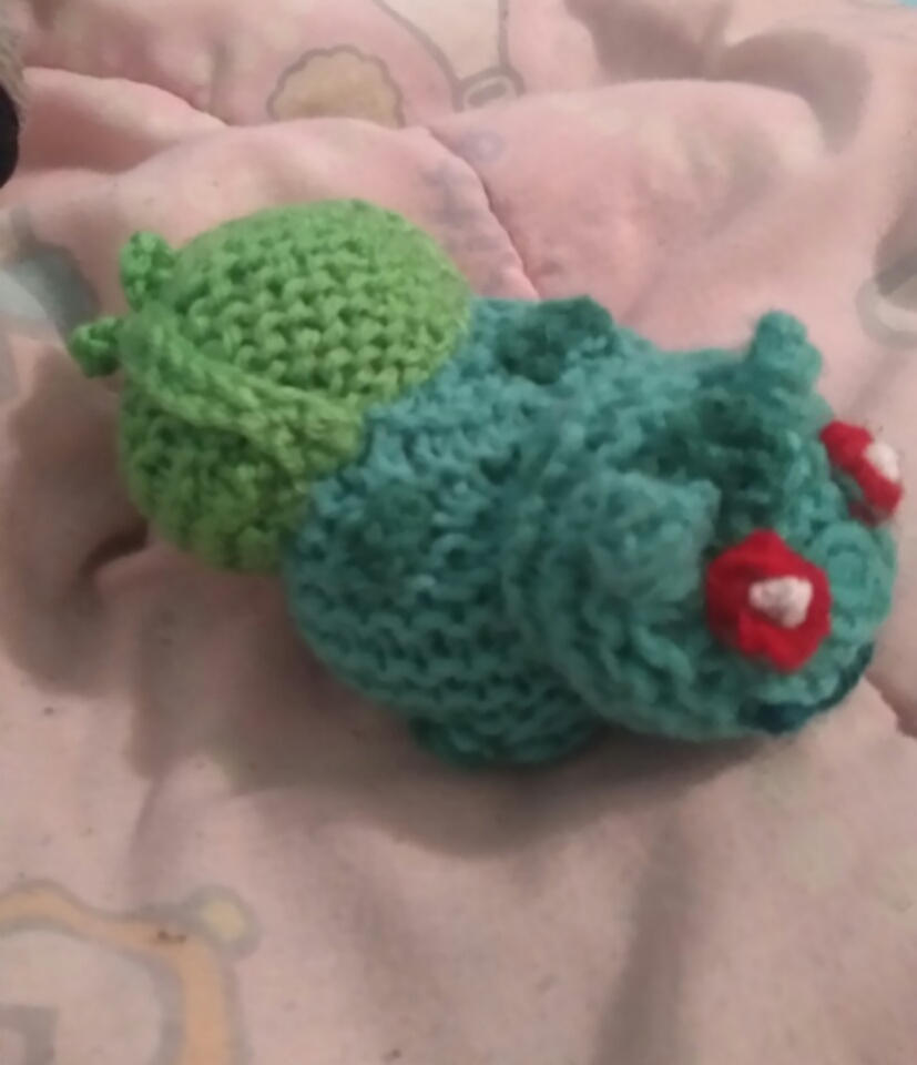 knitted Bulbasaur by ArtbyArtemis on DeviantArt