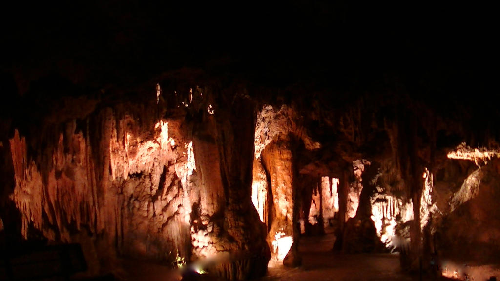 luar caverns