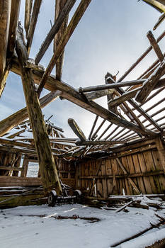 Abandon barn in the mouintains