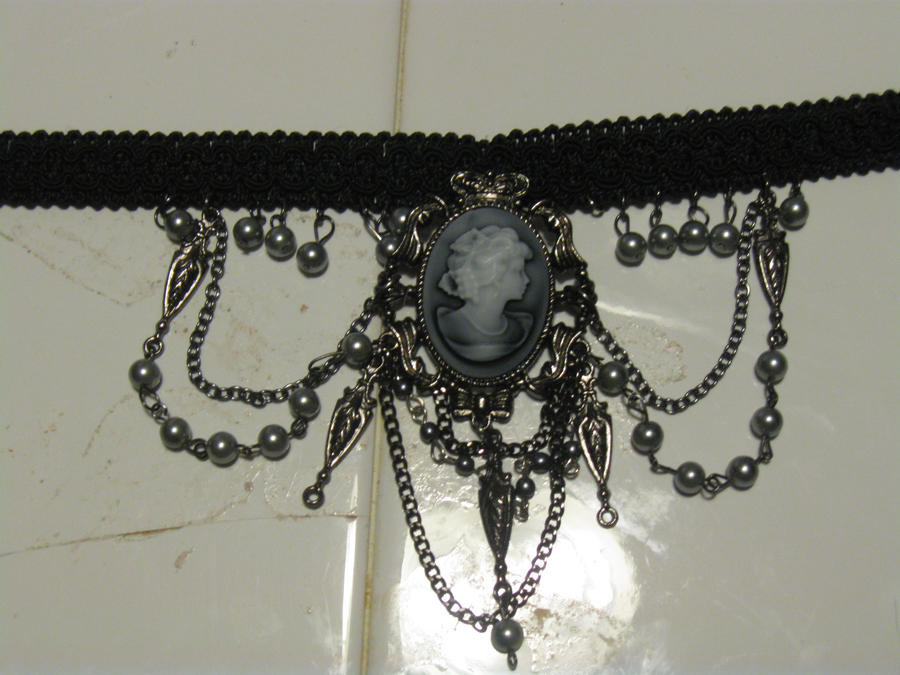 Victorian-inspired choker