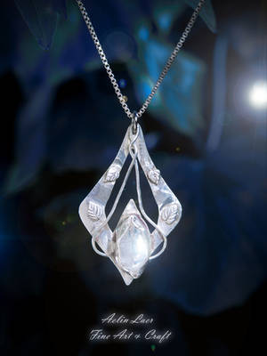 Nin Celebrian silver pendant