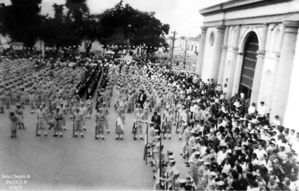 1960 (5) Parada Escolar en la Plaza de Armas copia