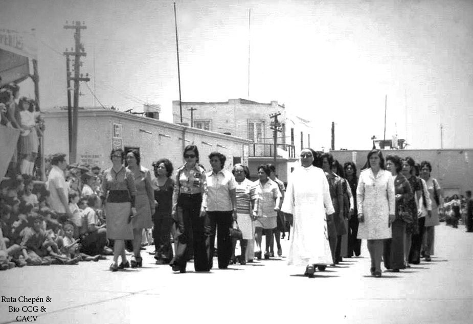 1963 (9) Distinguidas profesoras de Chepen desfila