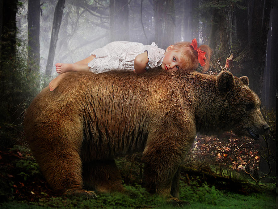 Маша против медведя. Маша и медведь. Девочка и медведь. Медведь обнимает. Фотосессия с медведем.