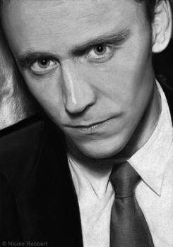 Tom Hiddleston (gray paper)