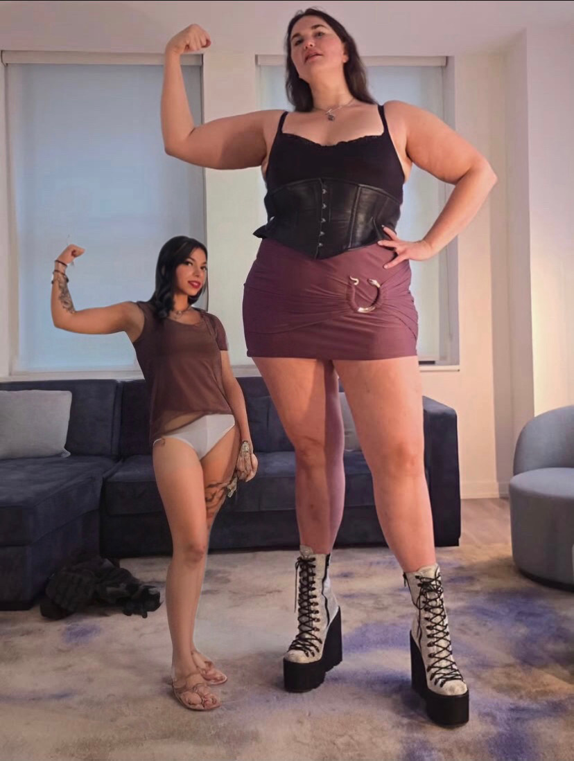 Goddess Amazon Aly(235 cm) and Skinny Tiny Girl