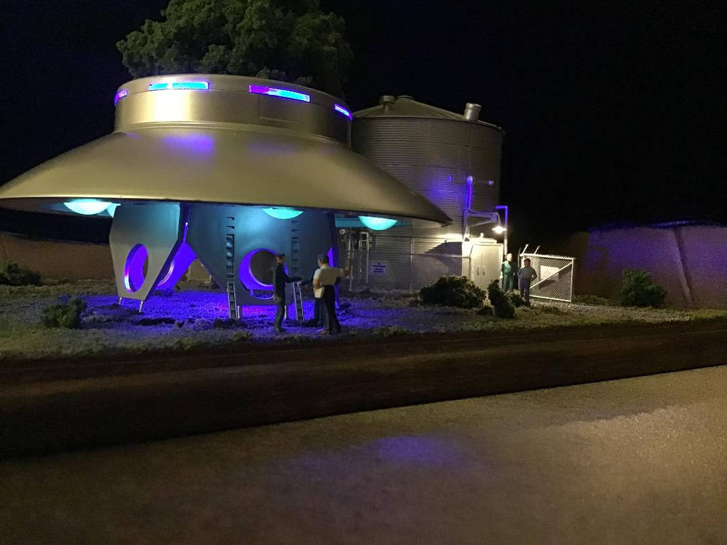 The Invaders : Landed Saucer-1 by palesoles on DeviantArt