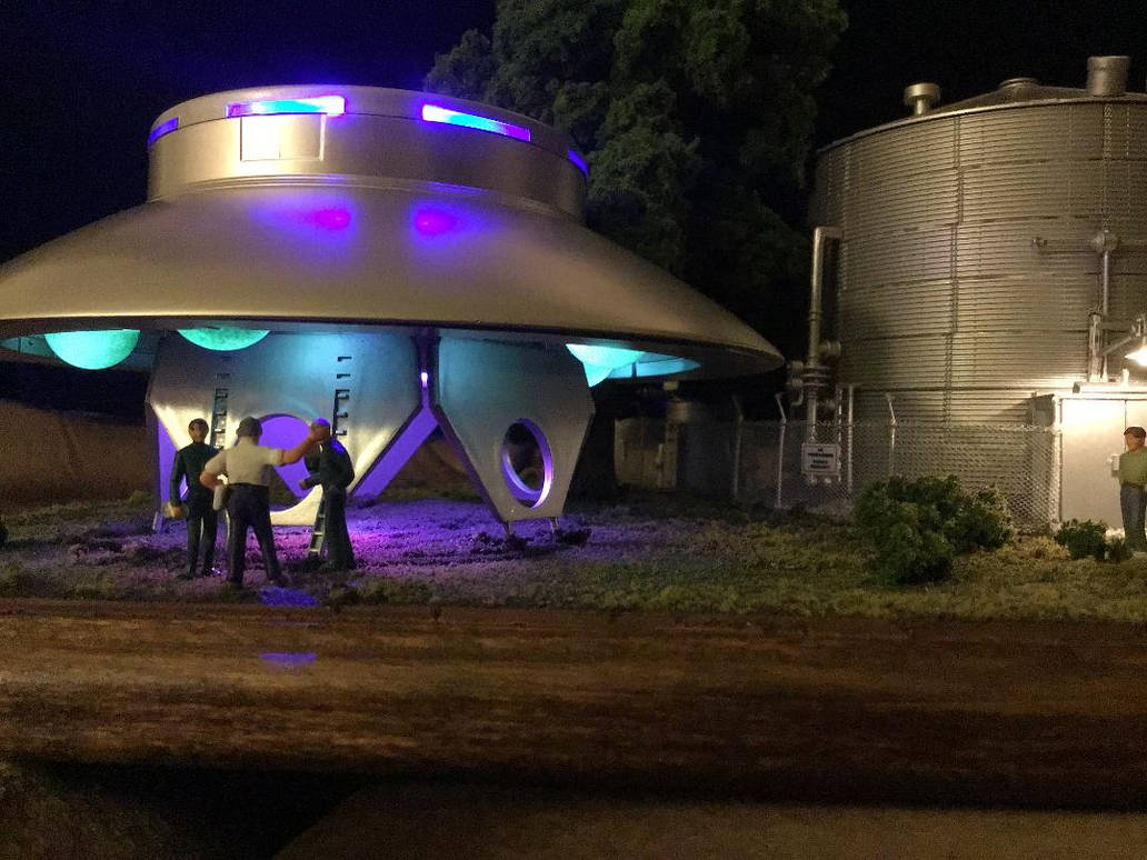 The Invaders : Landed Saucer- 3 by palesoles on DeviantArt