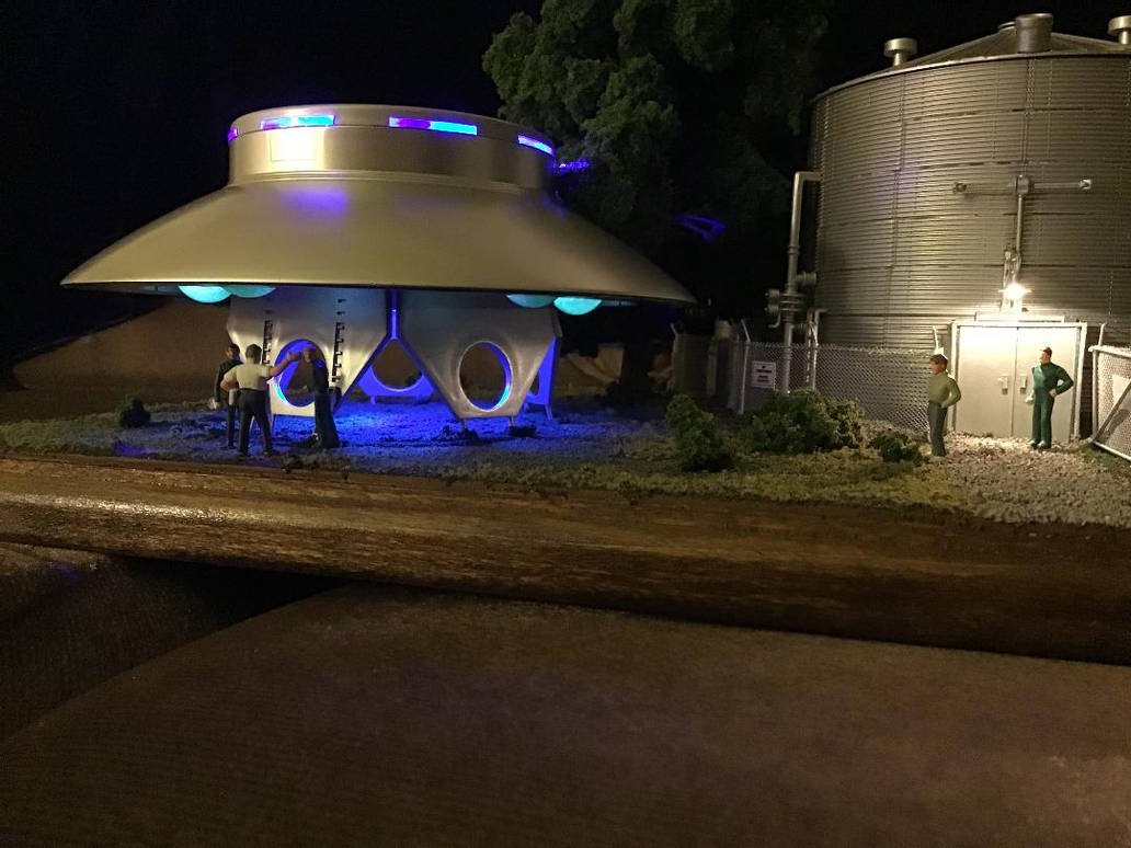 The Invaders : Landed Saucer-4 by palesoles on DeviantArt