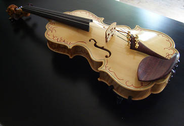 My second 17th century model violin is finished.