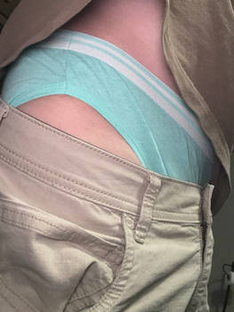 No belt is risky in loose shorts
