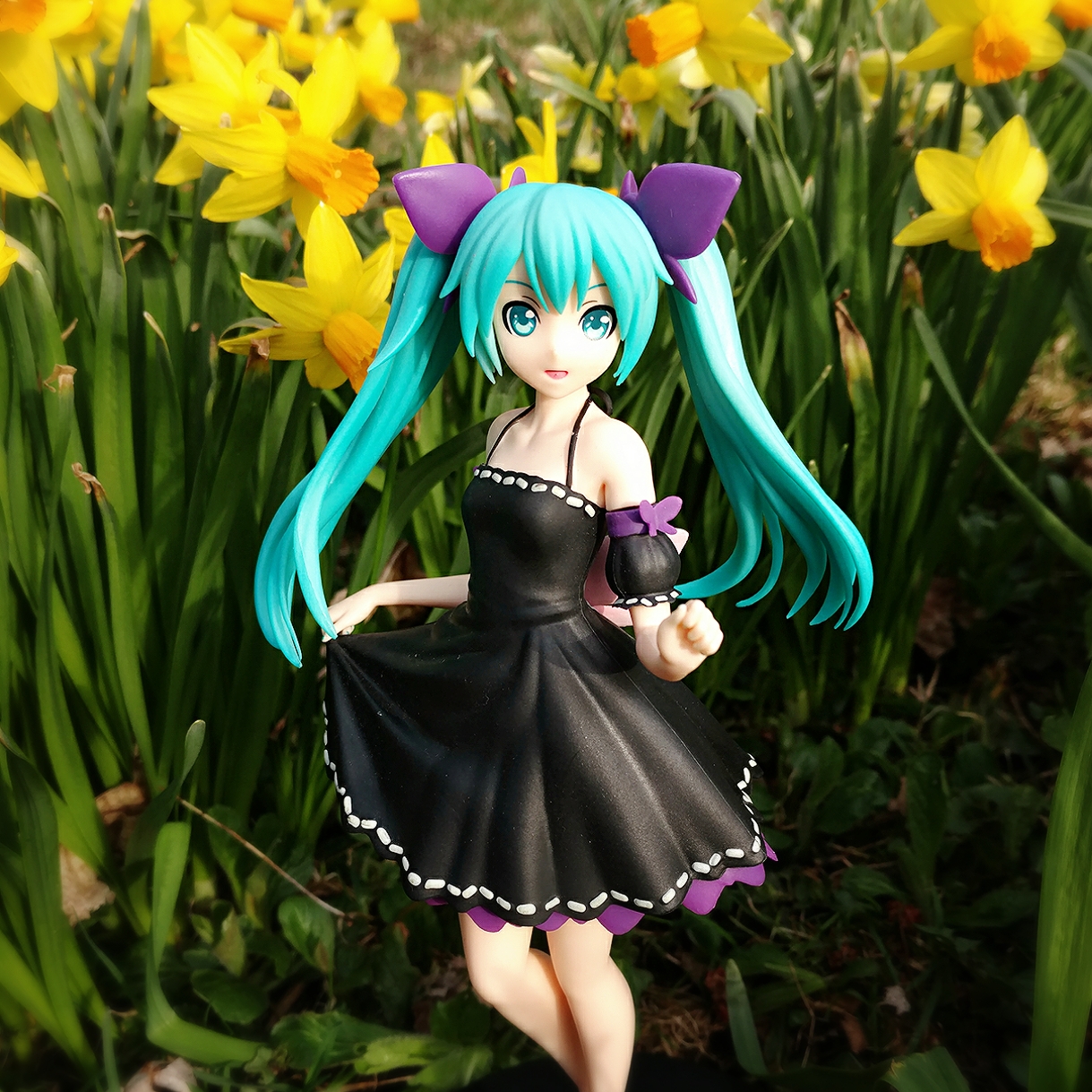 Miku in the flowers