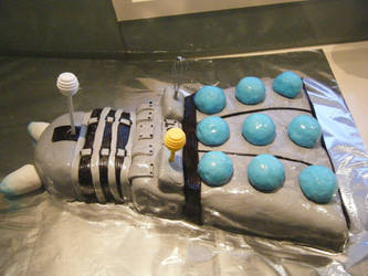 Dalek cake 1