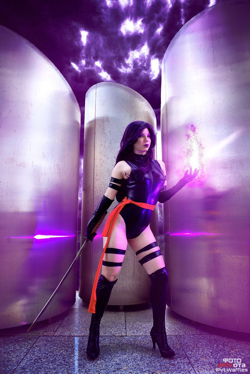 Psylocke cosplay