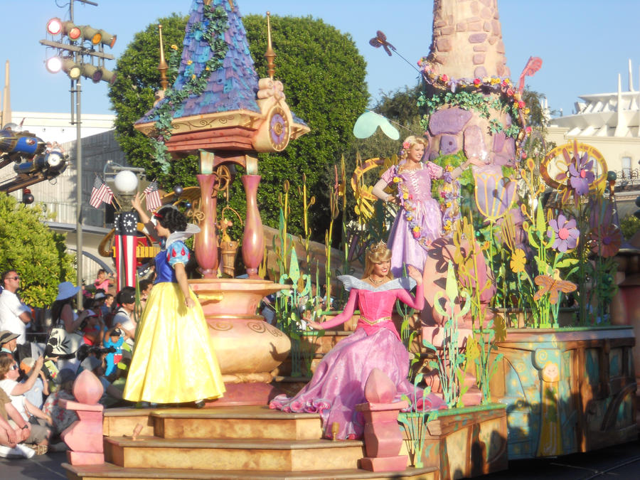 Princess Floaty Disney Parade Princess Float by Brittany-Psalm28-7 on DeviantArt
