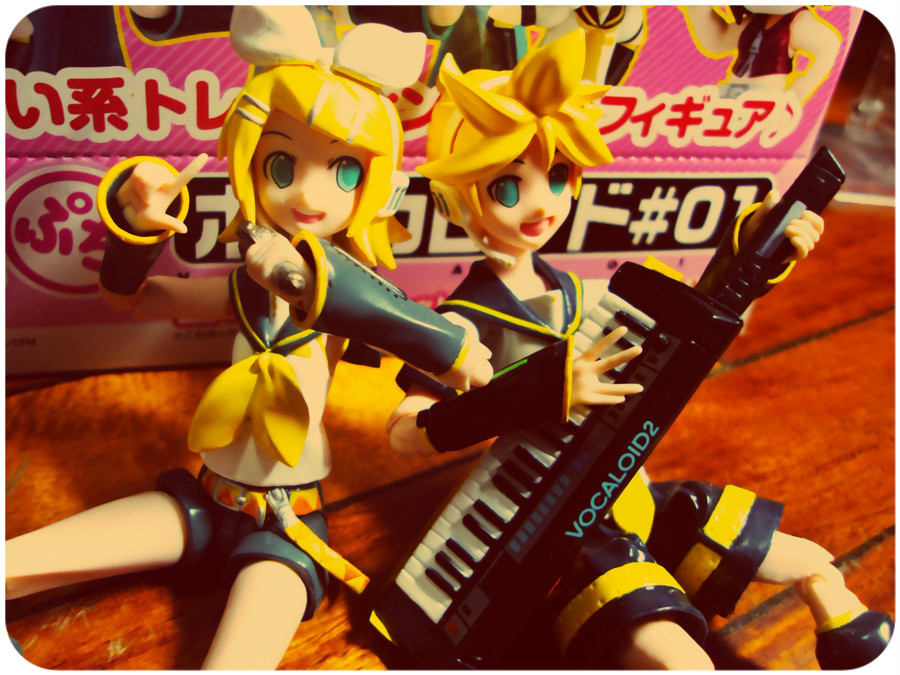 Rin and Len  - Sing it to me.