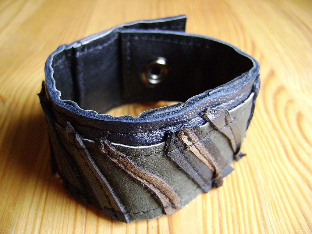 Bracelet en cuir recycle brun, noir et vert kaki