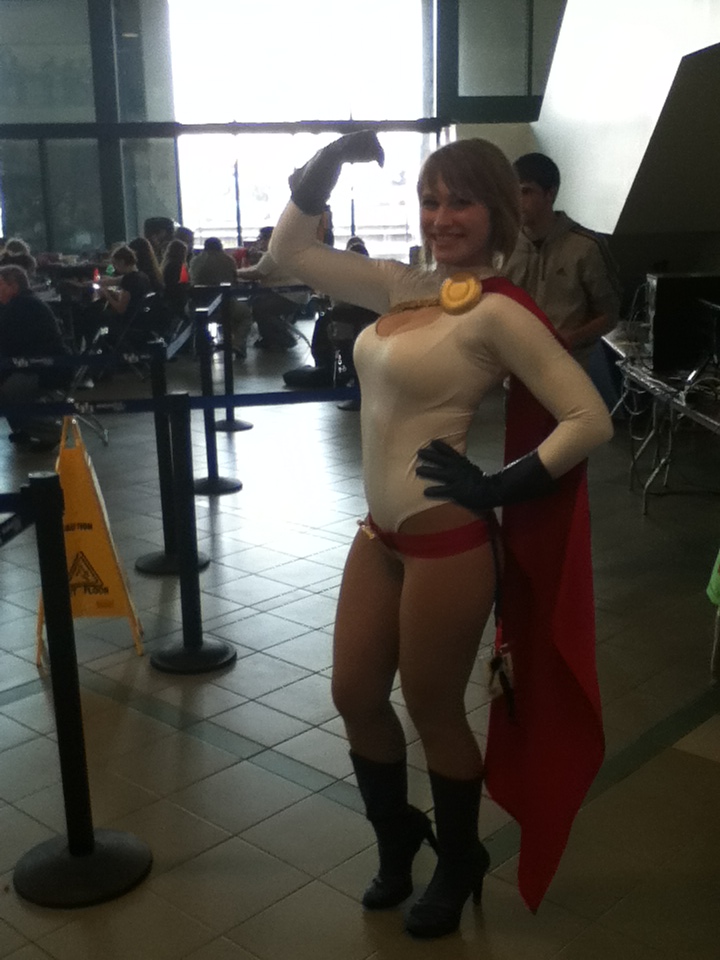 Power Girl Cosplay