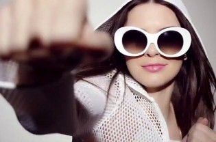 Kendall-Jenner-introduces-new-collection-of-Estee-