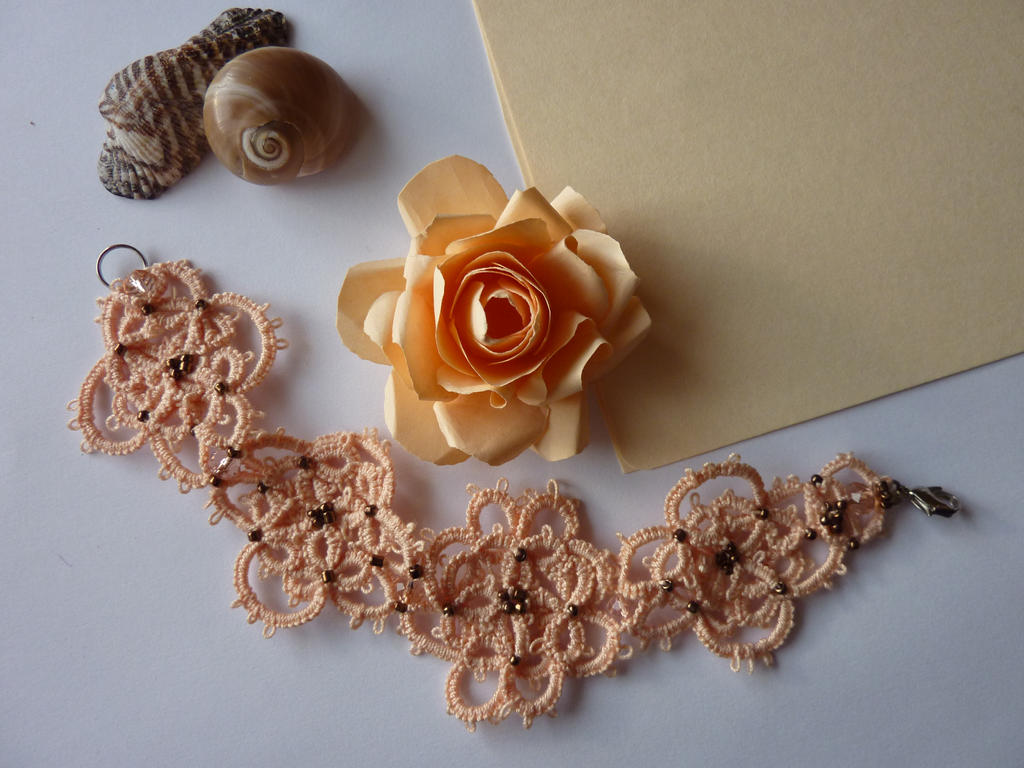 Romantic tatted bracelet in peach by MJsFlowerfield Romantic tatted bracelet in peach by MJsFlowerfield