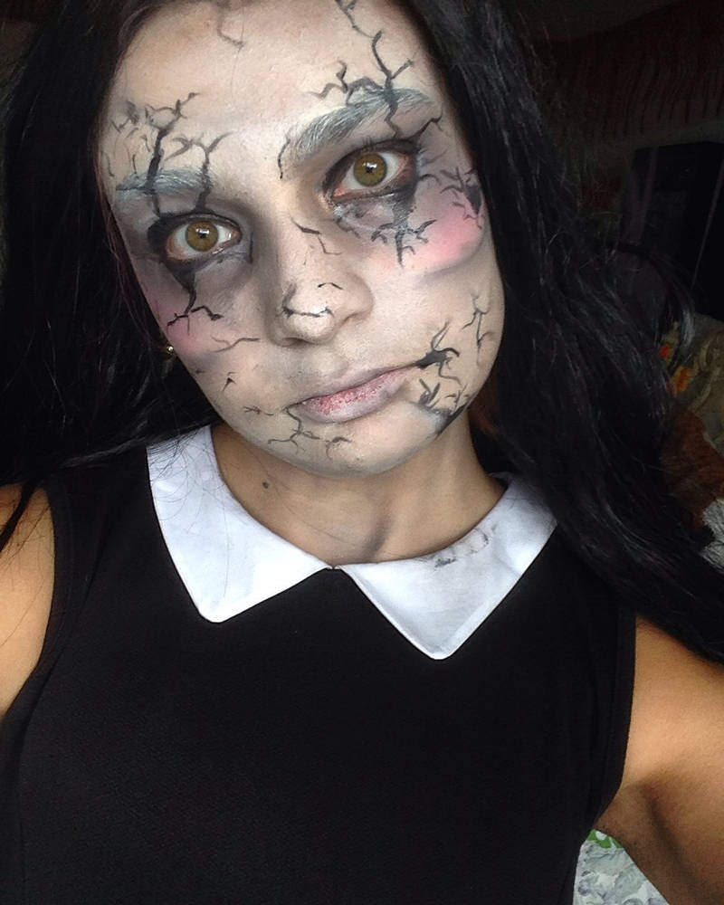 Best Cracked-Doll Makeup Looks For Halloween