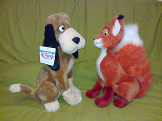 Adult Fox and Hound plush side view