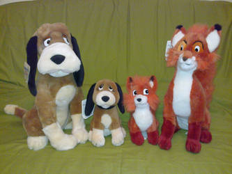 Adult and junior Fox and Hound plush