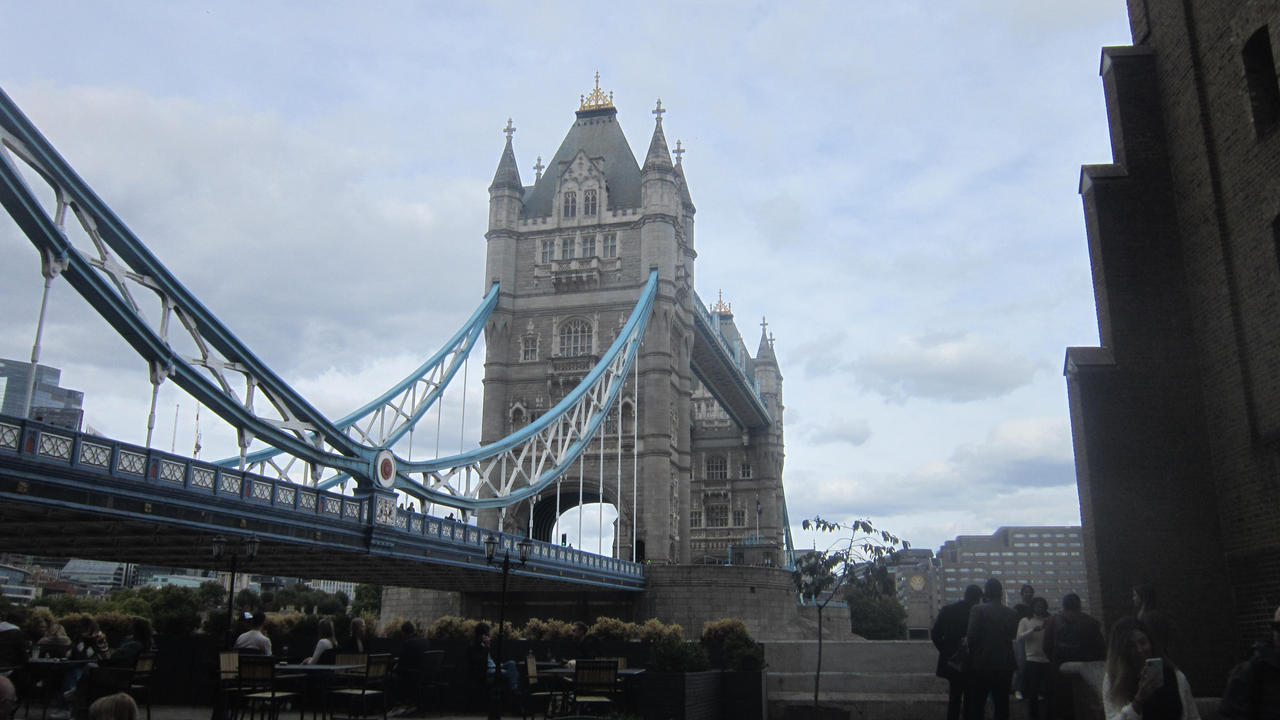 Tower Bridge Up Close by BASEDCUBE95 on DeviantArt