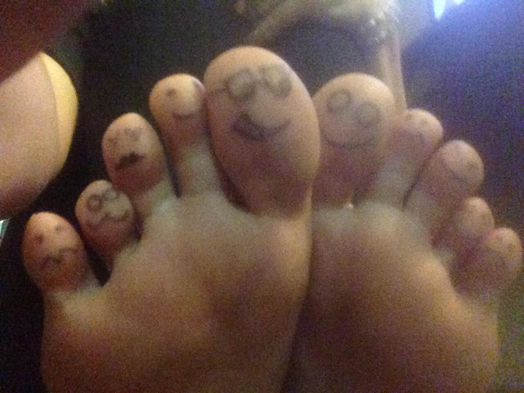 Stumpy Little Toes Smiley toes by LittleMsSUXubus on DeviantArt