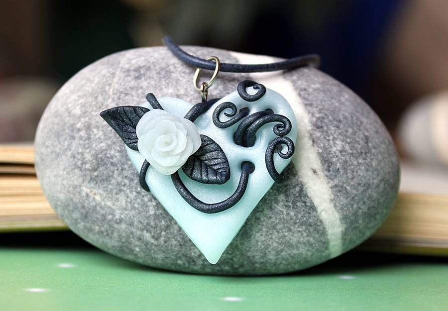 heart pendant frozen rose by Sakiyo-chan