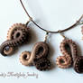 Tentacle necklaces brown glimmer