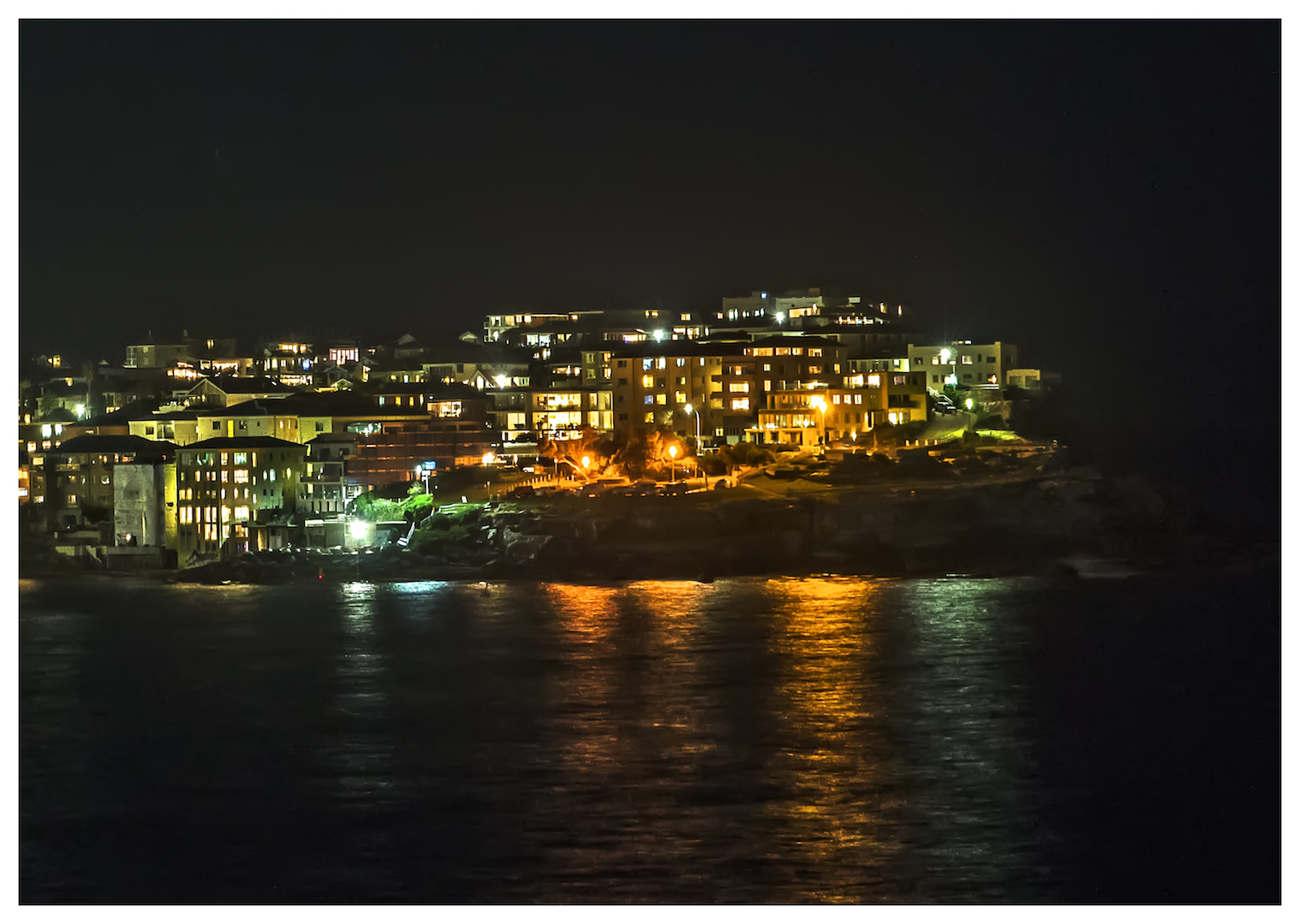 Tamarama at night