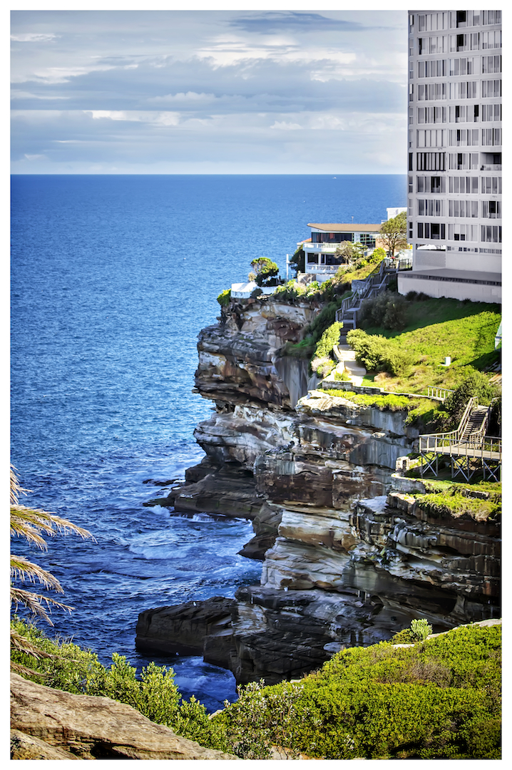 The building at the edge of the cliff