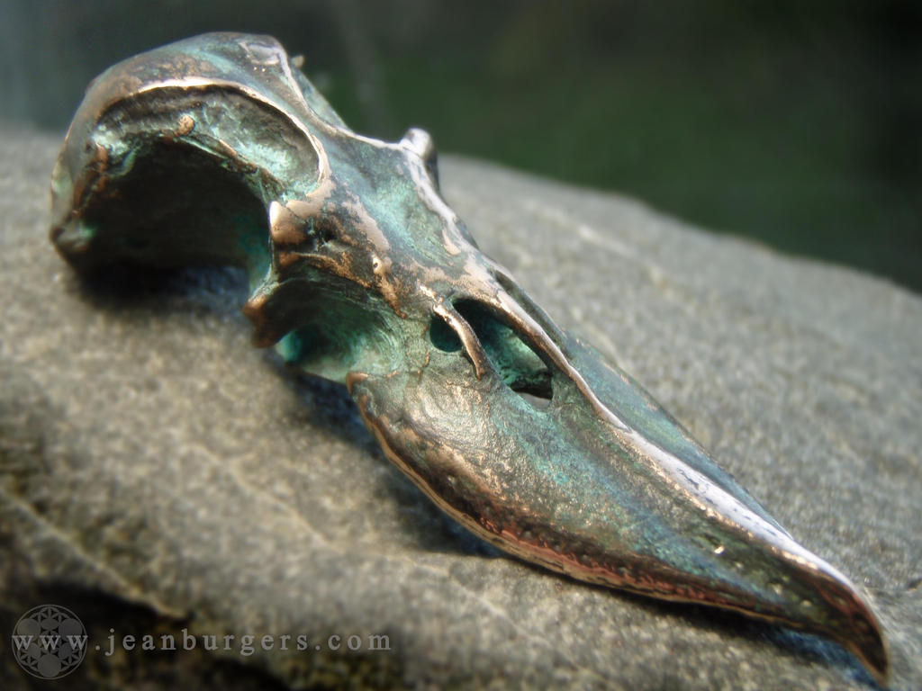 Prion Skull Pendant - Patina