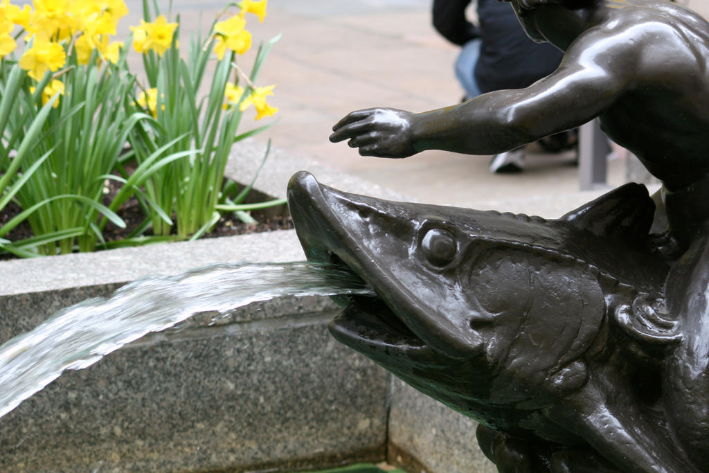 Close up of a 30 Rock Fountain