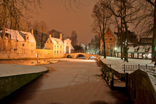 Brugges by night in the snow 002