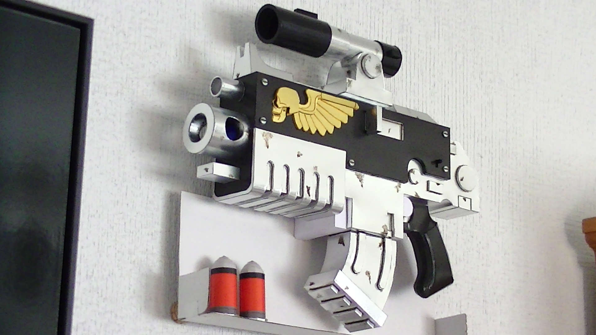 Warhammer 40K Bolter (papercraft)