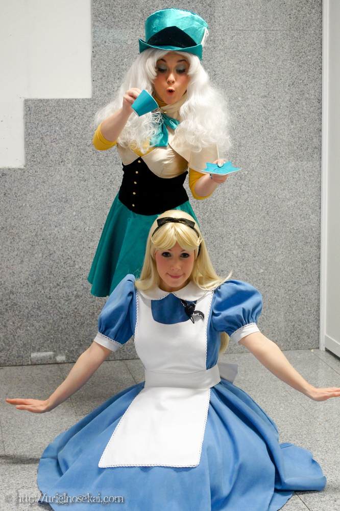 Alice and hatter girl