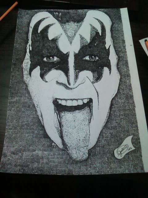 Pointed Gene Simmons (kiss vocal)