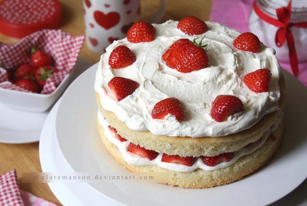 Strawberries and Cream Cake (+recipe)