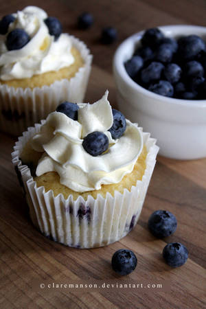 Blueberry Cupcakes (+recipe) by claremanson