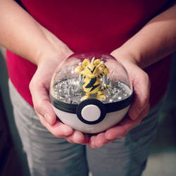 Poke Ball Terrarium - Electabuzz - Medium