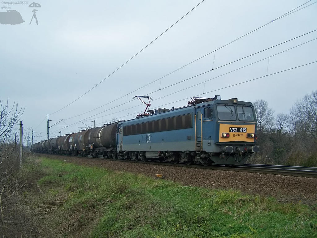 V63 015 with goods train between Abda and Gyor