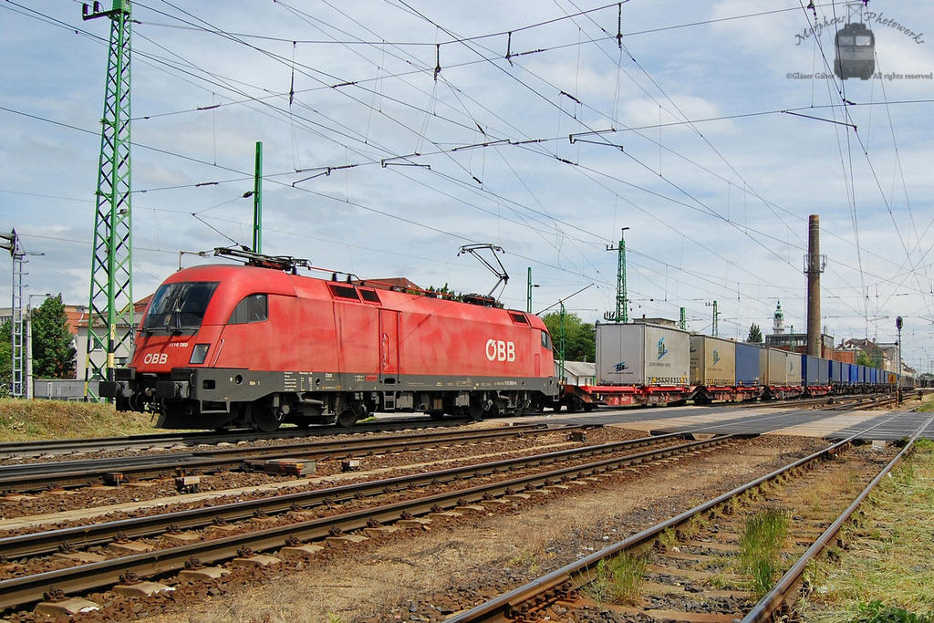 1116 069 with freight in Gyor station