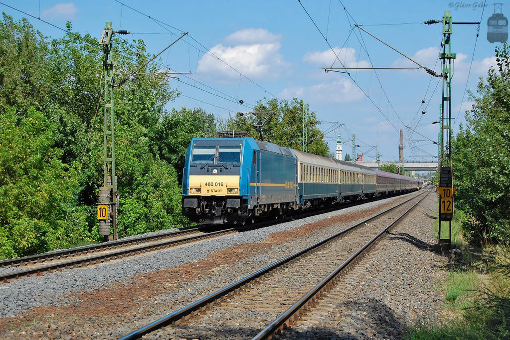 480 016 with a special train in Gyor