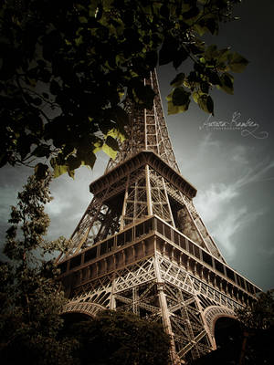 La Tour Eiffel by Lethalxr0se